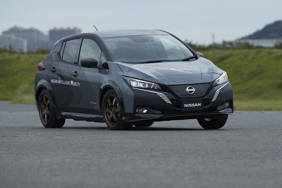  Nissan Leaf All-Wheel-Control Test Сar 2019 года  (фото 2 из 19)